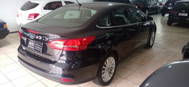 FOCUS 2.0 TITANIUM PLUS 16V FLEX 4P AUTOMÁTICO - 2017 - CAXIAS DO SUL