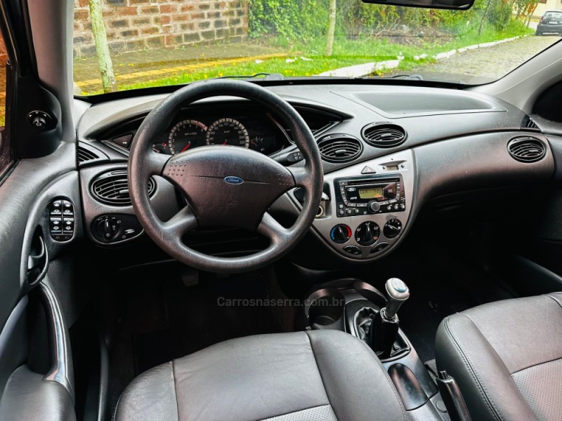 FOCUS 1.6 GLX SEDAN 8V GASOLINA 4P MANUAL - 2009 - FARROUPILHA