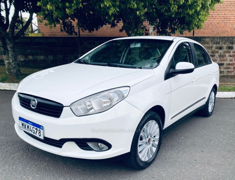 grand siena 1.6 mpi essence 16v flex 4p manual 2013 farroupilha
