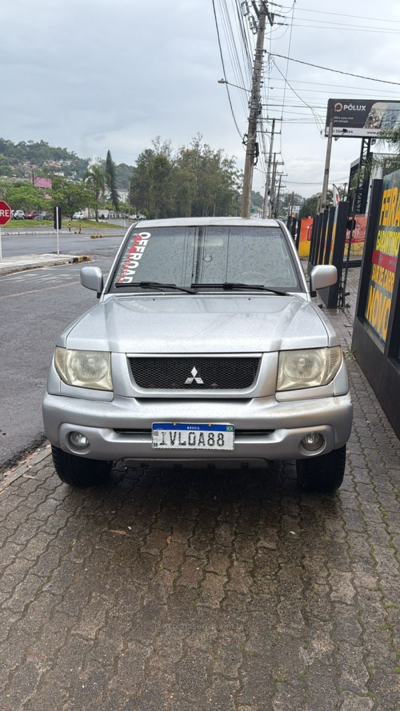 PAJERO TR4 2.0 4X4 16V 140CV FLEX 4P MANUAL