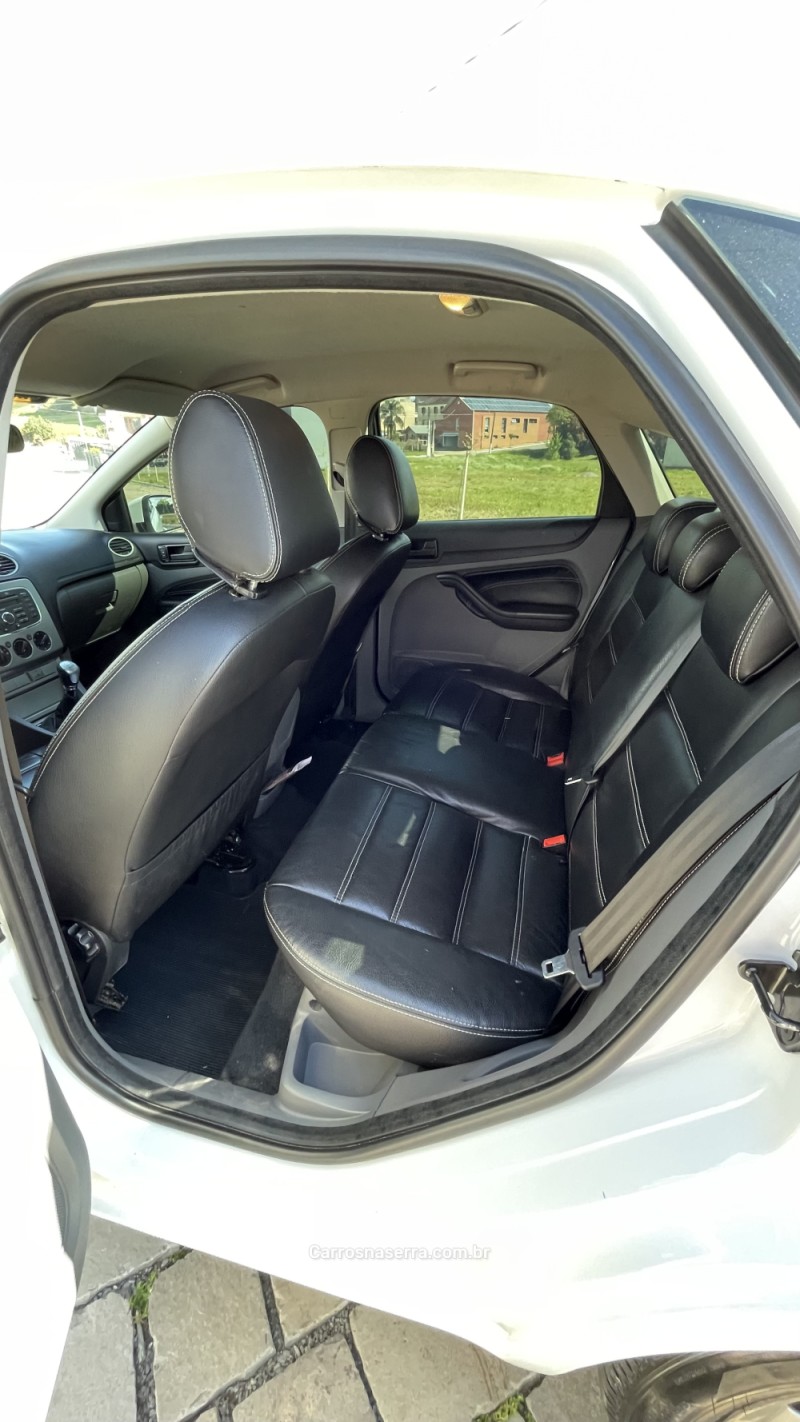 FOCUS 1.6 GLX 16V FLEX 4P MANUAL - 2012 - VILA FLORES