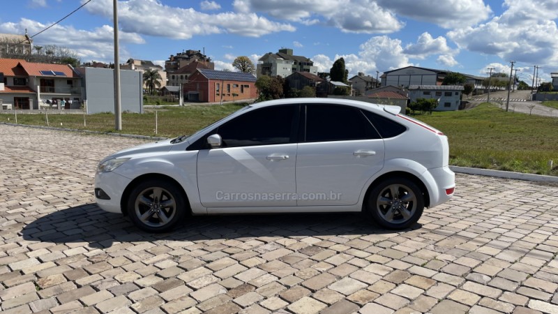 FOCUS 1.6 GLX 16V FLEX 4P MANUAL - 2012 - VILA FLORES