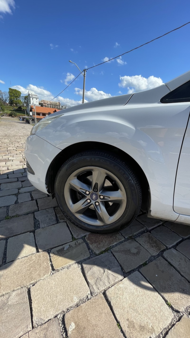 FOCUS 1.6 GLX 16V FLEX 4P MANUAL - 2012 - VILA FLORES
