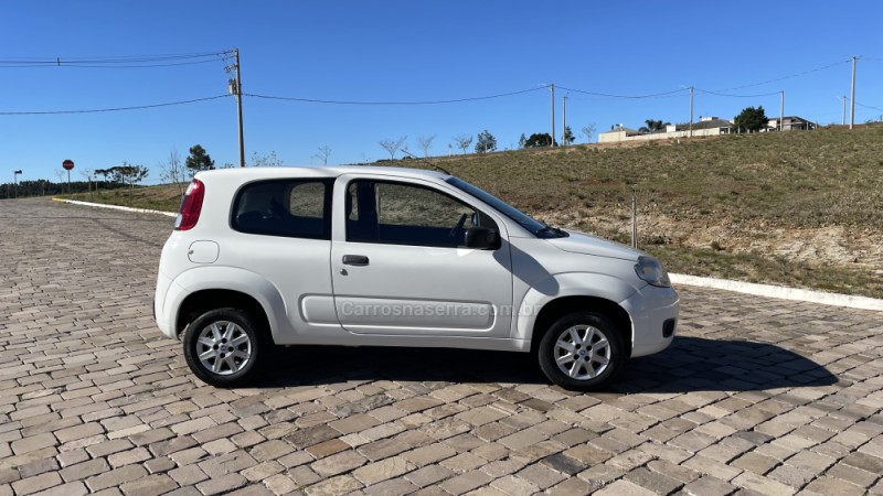 UNO 1.0 EVO VIVACE 8V FLEX 2P MANUAL - 2014 - VILA FLORES