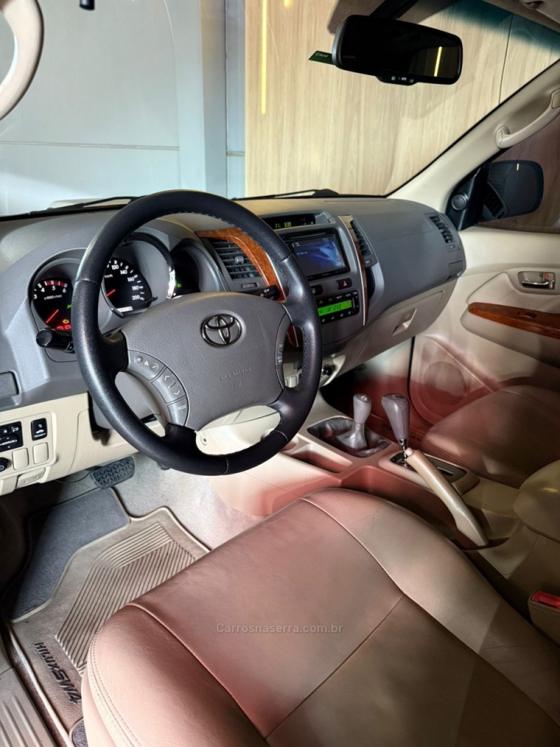 HILUX SW4 3.0 SRV 4X4 7 LUGARES 16V TURBO INTERCOOLER DIESEL 4P AUTOMÁTICO - 2010 - LAJEADO