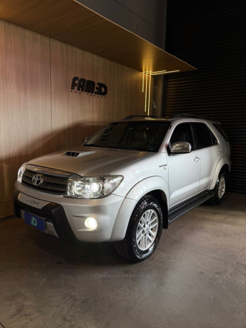 HILUX SW4 3.0 SRV 4X4 7 LUGARES 16V TURBO INTERCOOLER DIESEL 4P AUTOMÁTICO