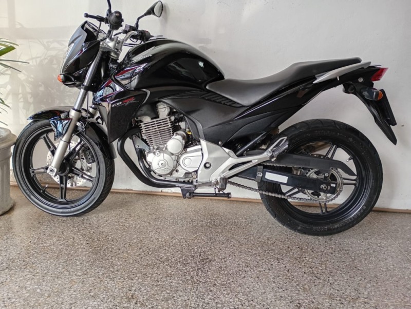 CB 300R  - 2014 - CAMPO BOM