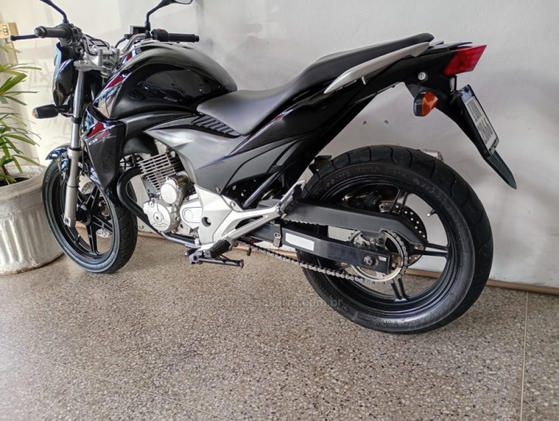 CB 300R  - 2014 - CAMPO BOM