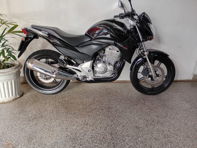 CB 300R  - 2014 - CAMPO BOM