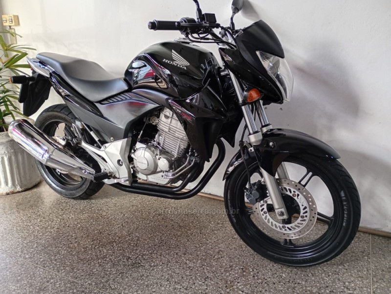 CB 300R  - 2014 - CAMPO BOM
