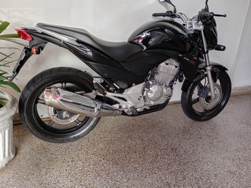 CB 300R  - 2014 - CAMPO BOM