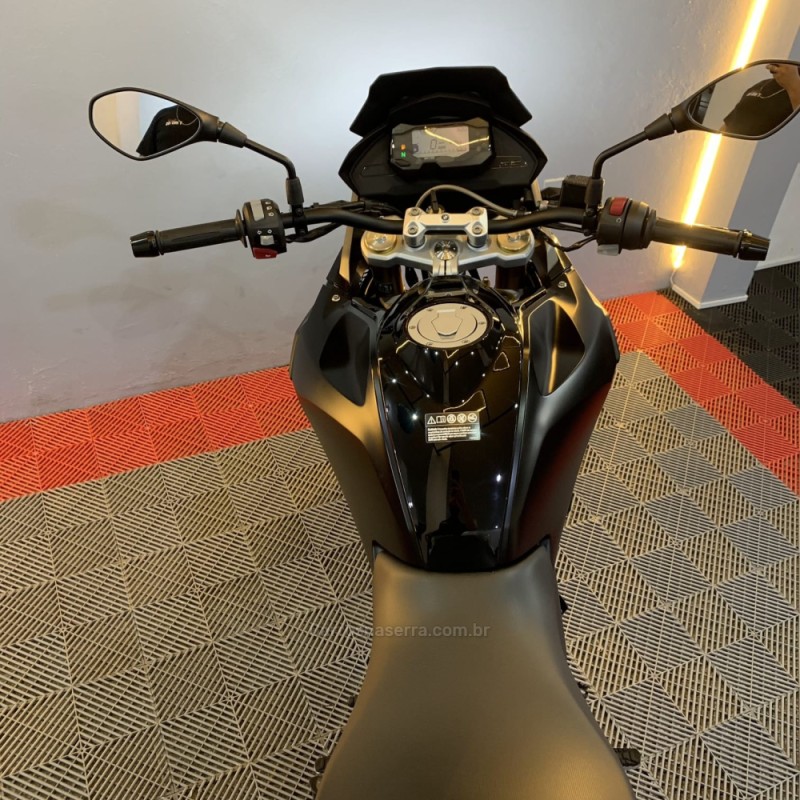 G 310GS  - 2024 - PORTãO