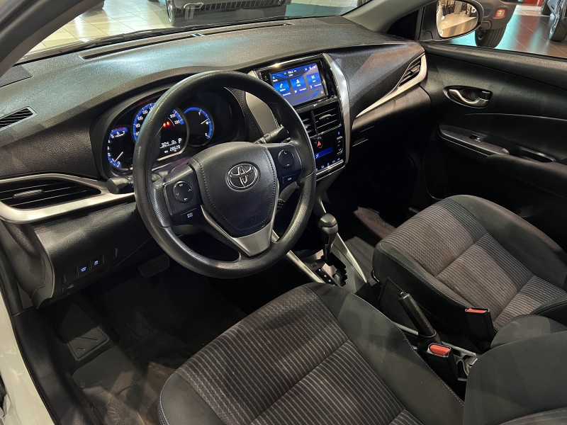 YARIS 1.5 16V FLEX SEDAN XL PLUS TECH MULTIDRIVE3 - 2022 - FARROUPILHA
