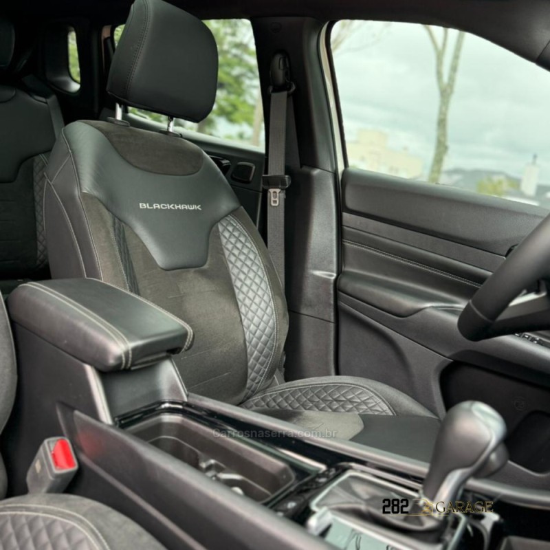 COMPASS 2.0 BLACKHAWK 4 TURBO GASOLINA 4P AUTOMÁTICO - 2025 - FARROUPILHA