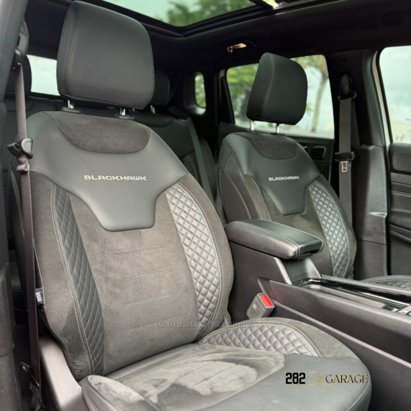 COMPASS 2.0 BLACKHAWK 4 TURBO GASOLINA 4P AUTOMÁTICO - 2025 - FARROUPILHA