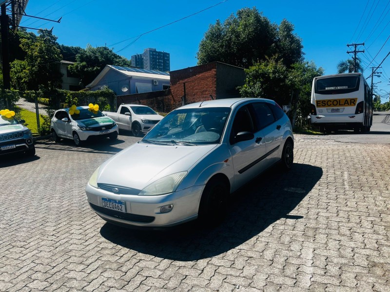 FOCUS 1.8 16V GASOLINA 4P MANUAL - 2001 - BENTO GONçALVES