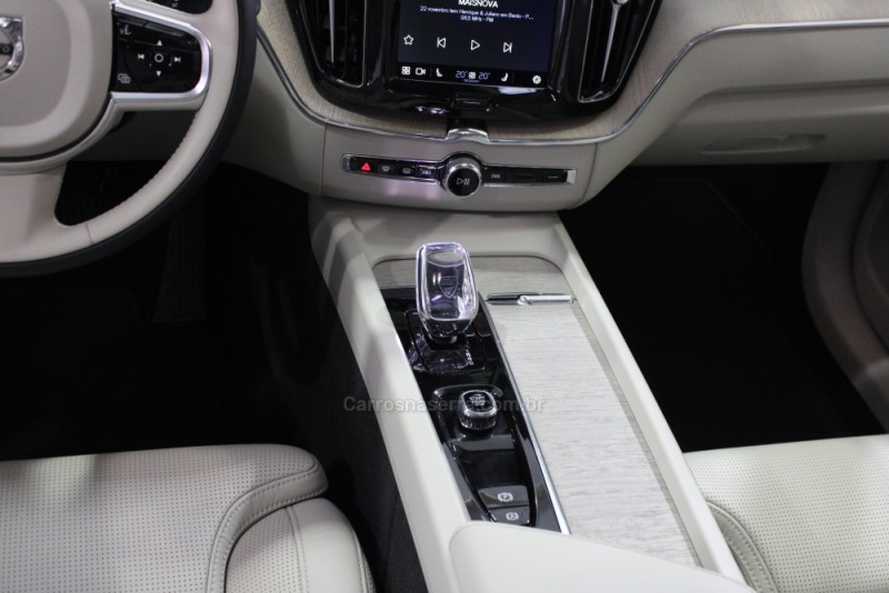 XC60 2.0 T8 ULTIMATE AWD HIBRIDO 4P AUTOMÁTICO - 2024 - CAXIAS DO SUL