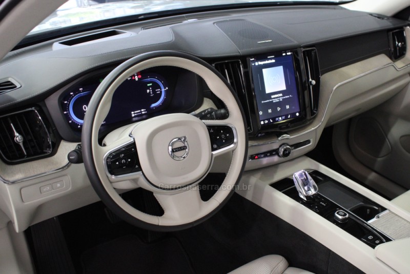 XC60 2.0 T8 ULTIMATE AWD HIBRIDO 4P AUTOMÁTICO - 2024 - CAXIAS DO SUL