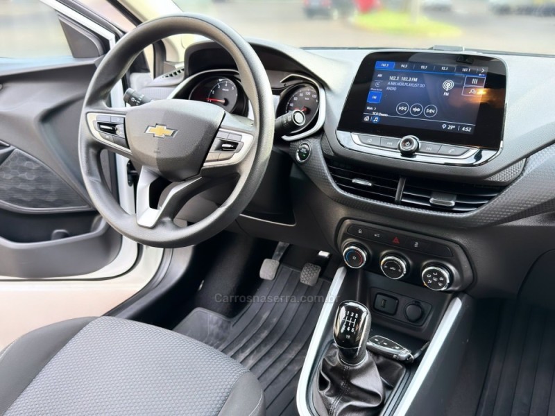 ONIX 1.0 LT 12V FLEX 4P MANUAL - 2023 - NOVO HAMBURGO