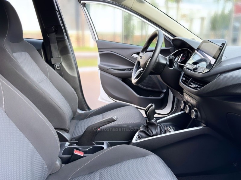 ONIX 1.0 LT 12V FLEX 4P MANUAL - 2023 - NOVO HAMBURGO