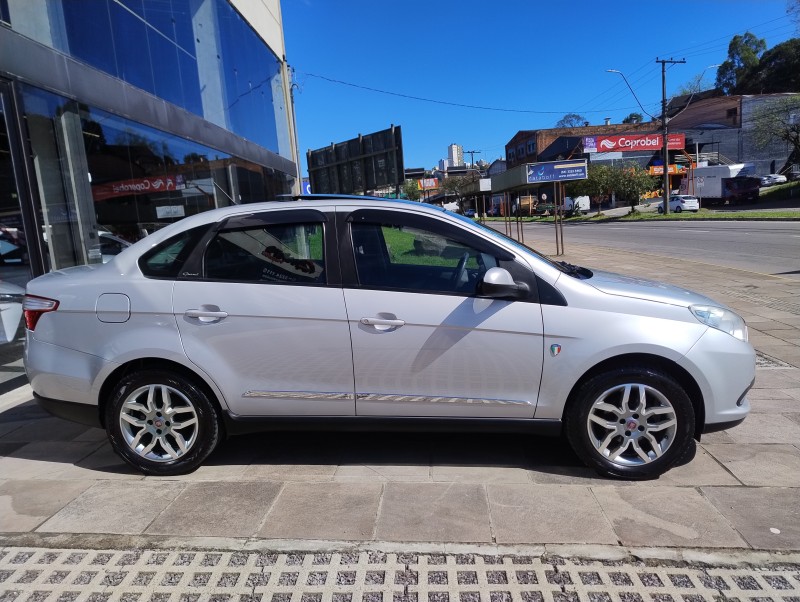 GRAND SIENA 1.6 MPI ESSENCE 16V FLEX 4P MANUAL - 2014 - CAXIAS DO SUL