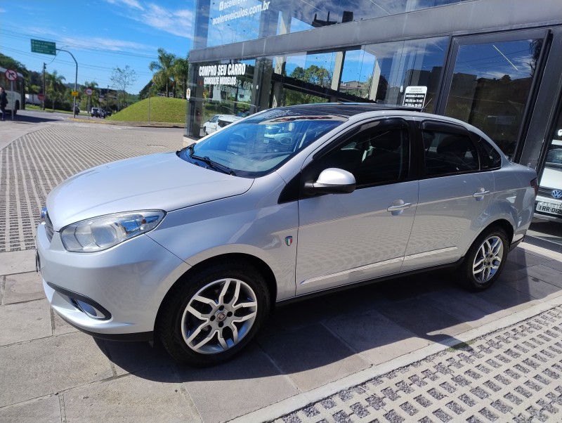 grand siena 1.6 mpi essence 16v flex 4p manual 2014 caxias do sul