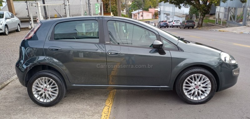 PUNTO 1.6 ESSENCE 16V FLEX 4P MANUAL - 2013 - FARROUPILHA