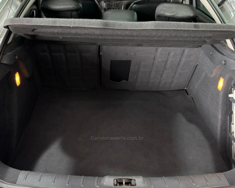 C5 2.0 MPFI EXCLUSIVE 16V GASOLINA 4P AUTOMÁTICO - 2006 - VACARIA