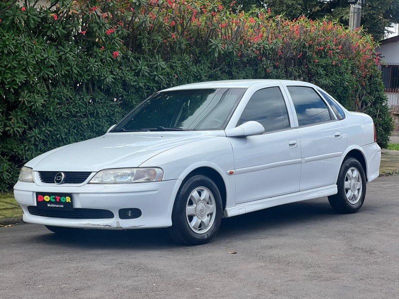VECTRA 2.0 MPFI GLS 8V GASOLINA 4P MANUAL