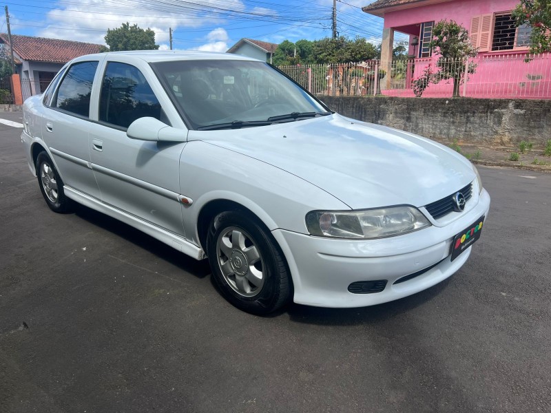 VECTRA 2.0 MPFI GLS 8V GASOLINA 4P MANUAL - 2000 - SãO LEOPOLDO