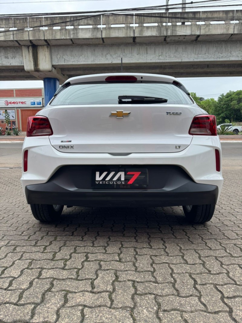 ONIX 1.0 LT 12V TURBO FLEX 4P MANUAL - 2023 - NOVO HAMBURGO