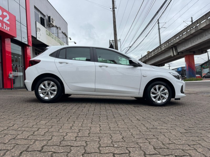 ONIX 1.0 LT 12V TURBO FLEX 4P MANUAL - 2023 - NOVO HAMBURGO