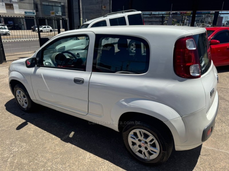 UNO 1.0 EVO VIVACE 8V FLEX 2P MANUAL - 2015 - GRAVATAí