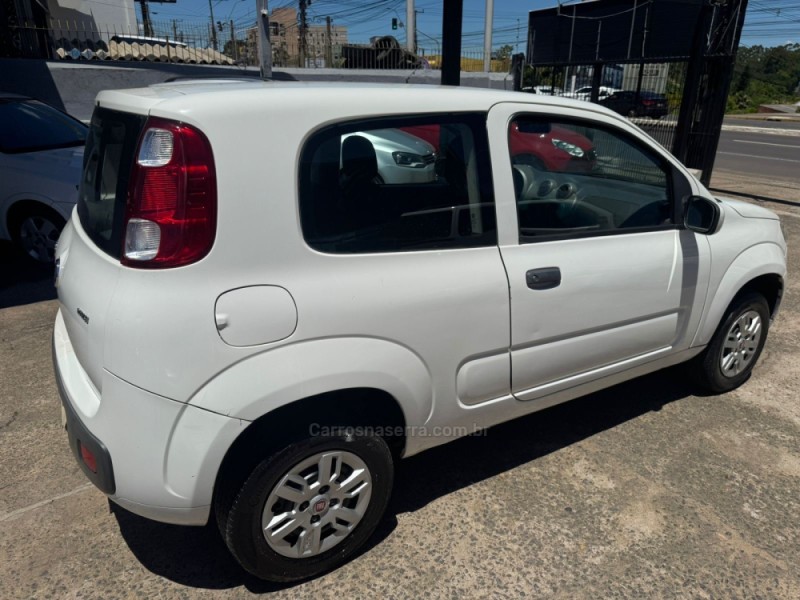 UNO 1.0 EVO VIVACE 8V FLEX 2P MANUAL - 2015 - GRAVATAí