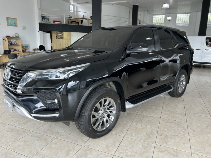 HILUX SW4 2.8 SRX 4X4 7 LUGARES 16V TURBO INTERCOOLER DIESEL 4P AUTOMÁTICO - 2022 - FARROUPILHA