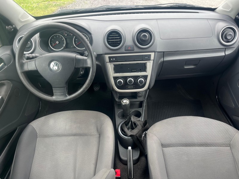 VOYAGE 1.0 MI 8V FLEX 4P MANUAL - 2011 - FARROUPILHA