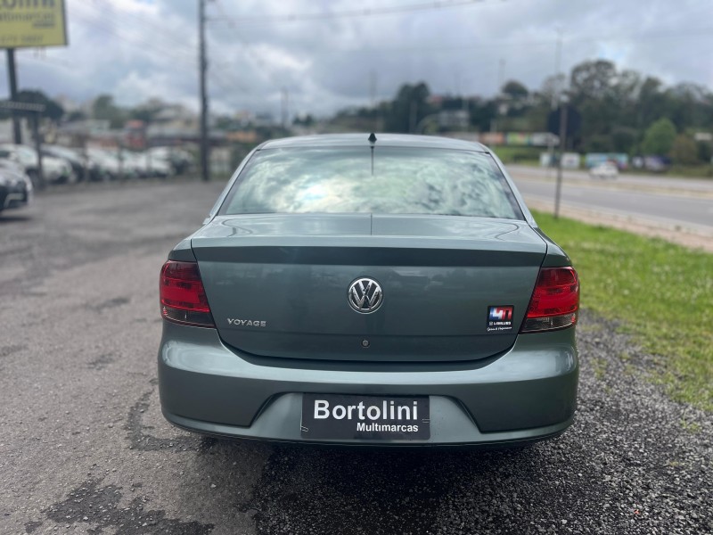 VOYAGE 1.0 MI 8V FLEX 4P MANUAL - 2011 - FARROUPILHA