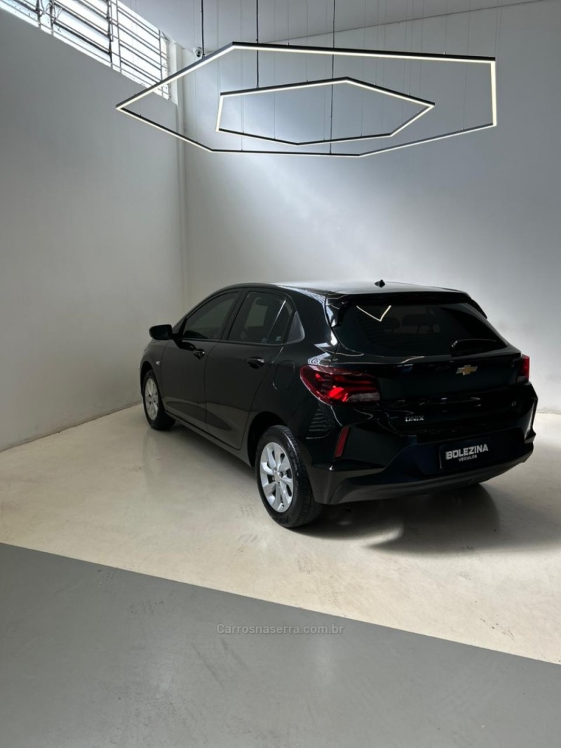 ONIX 1.0 LT 12V TURBO FLEX 4P MANUAL - 2022 - NOVO HAMBURGO