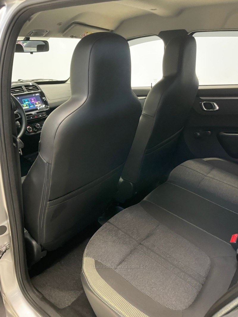 KWID 1.0 12V OUTSIDER FLEX 4P MANUAL - 2023 - NOVO HAMBURGO