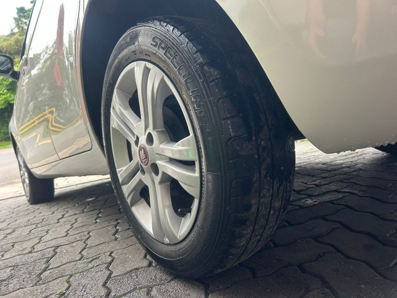 PALIO 1.4 MPI ATTRACTIVE 8V FLEX 4P MANUAL - 2012 - TRêS COROAS
