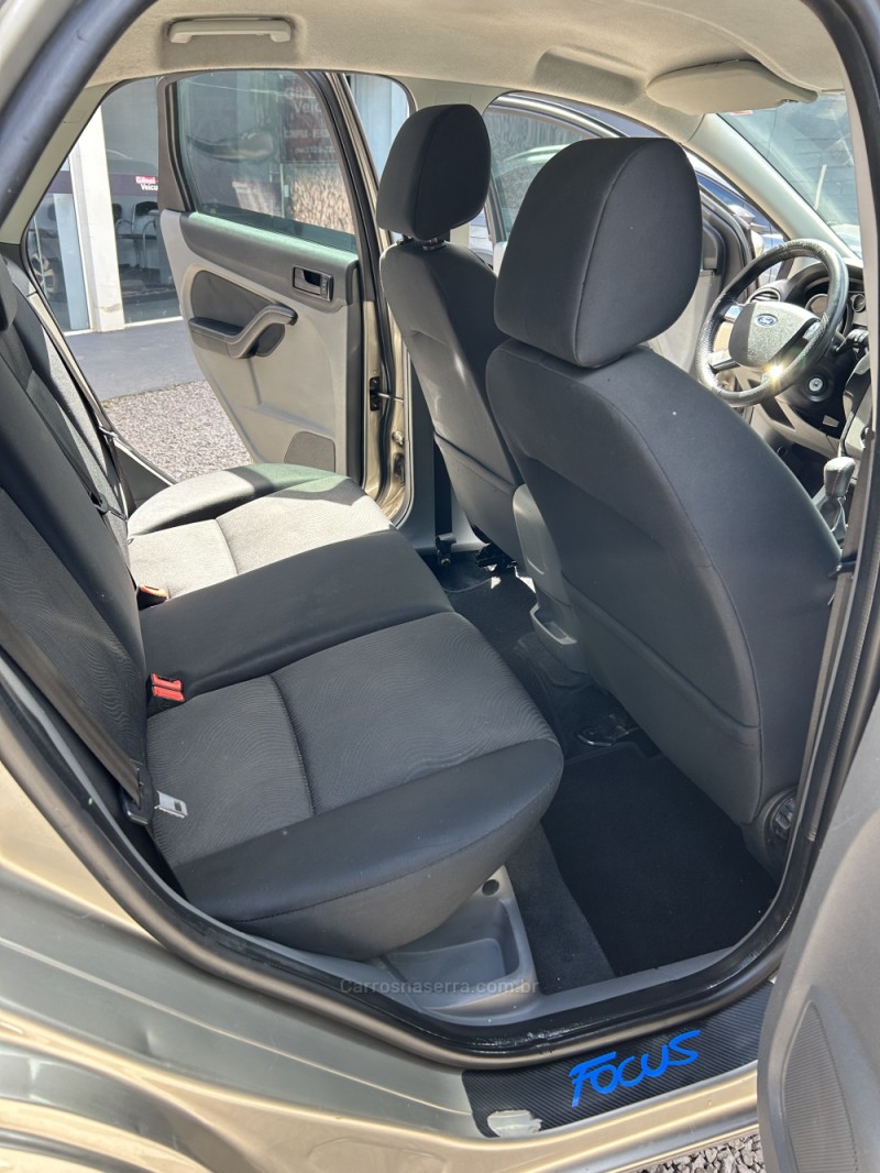 FOCUS 2.0 GHIA SEDAN 16V GASOLINA 4P MANUAL - 2009 - CARAZINHO