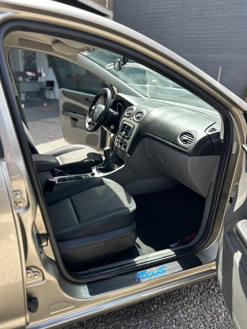 FOCUS 2.0 GHIA SEDAN 16V GASOLINA 4P MANUAL - 2009 - CARAZINHO