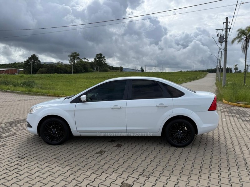 FOCUS 2.0 16V FLEX 4P AUTOMÁTICO - 2013 - IVOTI