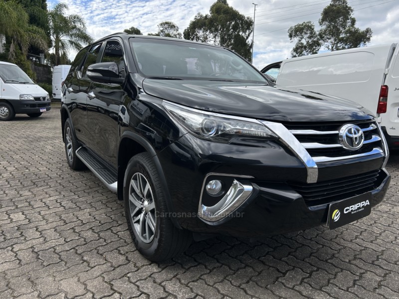 HILUX SW4 2.8 SRX 4X4 7 LUGARES 16V TURBO INTERCOOLER DIESEL 4P AUTOMÁTICO - 2017 - FARROUPILHA
