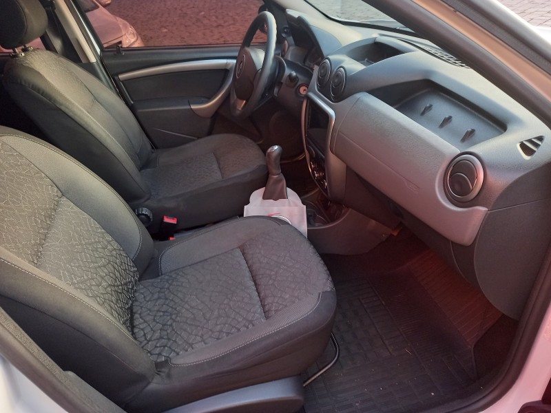 DUSTER 1.6 EXPRESSION 4X2 16V FLEX 4P MANUAL - 2013 - CAXIAS DO SUL