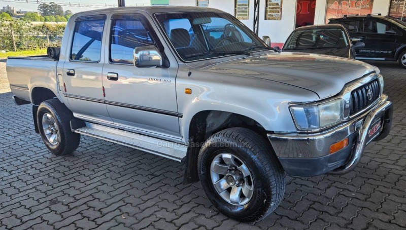 HILUX 3.0 SRV 4X2 CD 8V DIESEL 4P MANUAL - 2002 - CAXIAS DO SUL