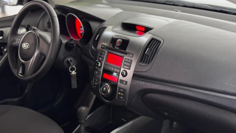 CERATO 1.6 SX2 16V GASOLINA 4P MANUAL - 2013 - ESTâNCIA VELHA