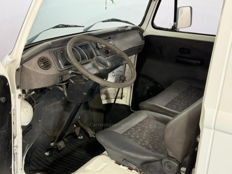 KOMBI 1.5 STANDARD 8V GASOLINA 4P MANUAL - 2009 - VACARIA