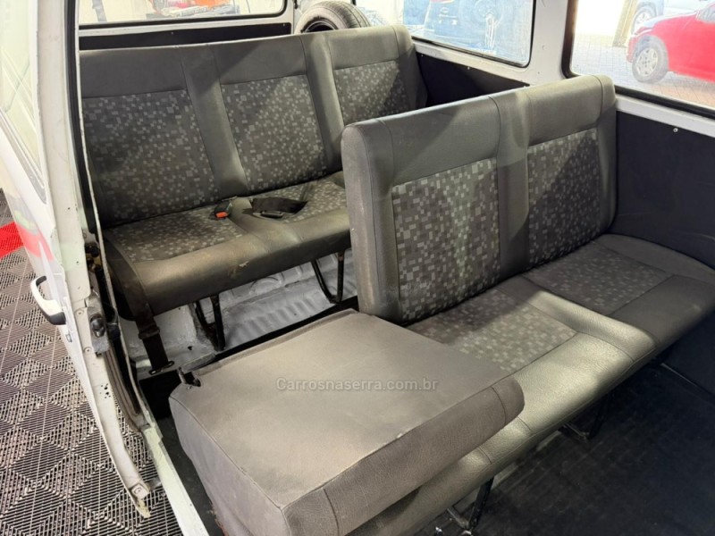 KOMBI 1.5 STANDARD 8V GASOLINA 4P MANUAL - 2009 - VACARIA
