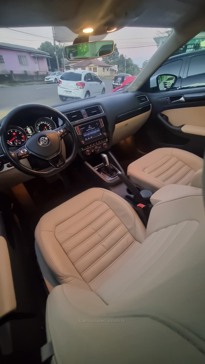 JETTA 2.0 TSI HIGHLINE 200CV GASOLINA 4P TIPTRONIC - 2017 - PASSO FUNDO
